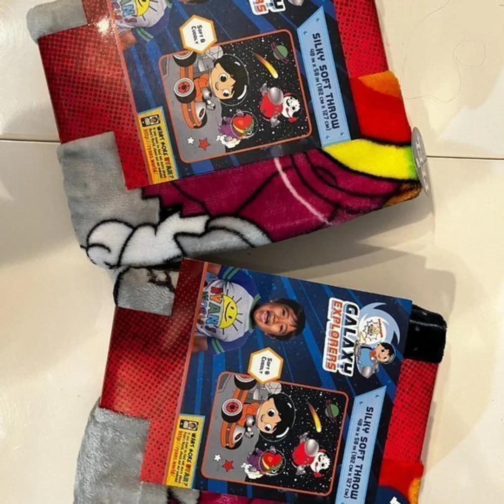 Ryan's World‎ Kid's Throw - Galaxy Explorers (TWO throws / Super soft) (new)